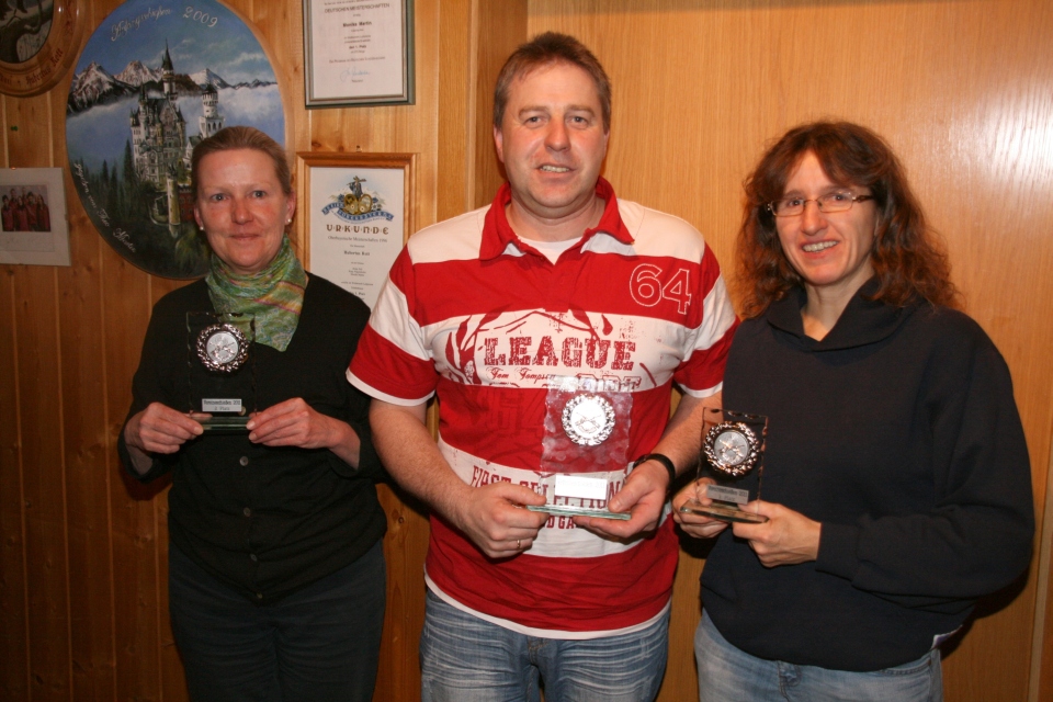 von links: Gabi Glassmann (Obst- und Gartenbauverein), Stefan Filgertshofer (Freiwillige Feuerwehr) und Marianne Rupp (Neue Liste)